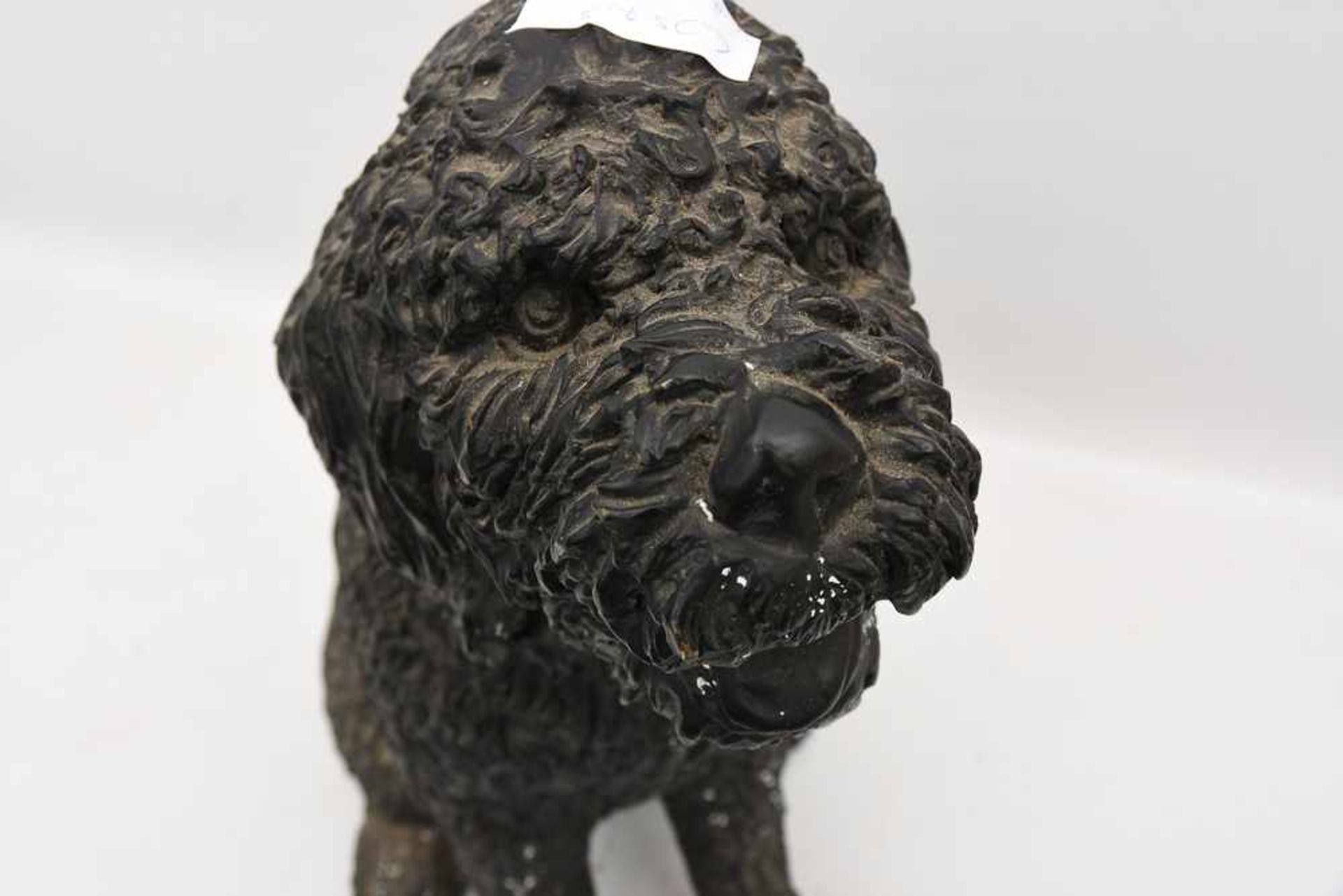 "WASSERHUND", Bronze patiniert, 20. Jahrhundert Sitzender Hund. Länge: 105 cm, Breite; 36 cm. - Bild 8 aus 9