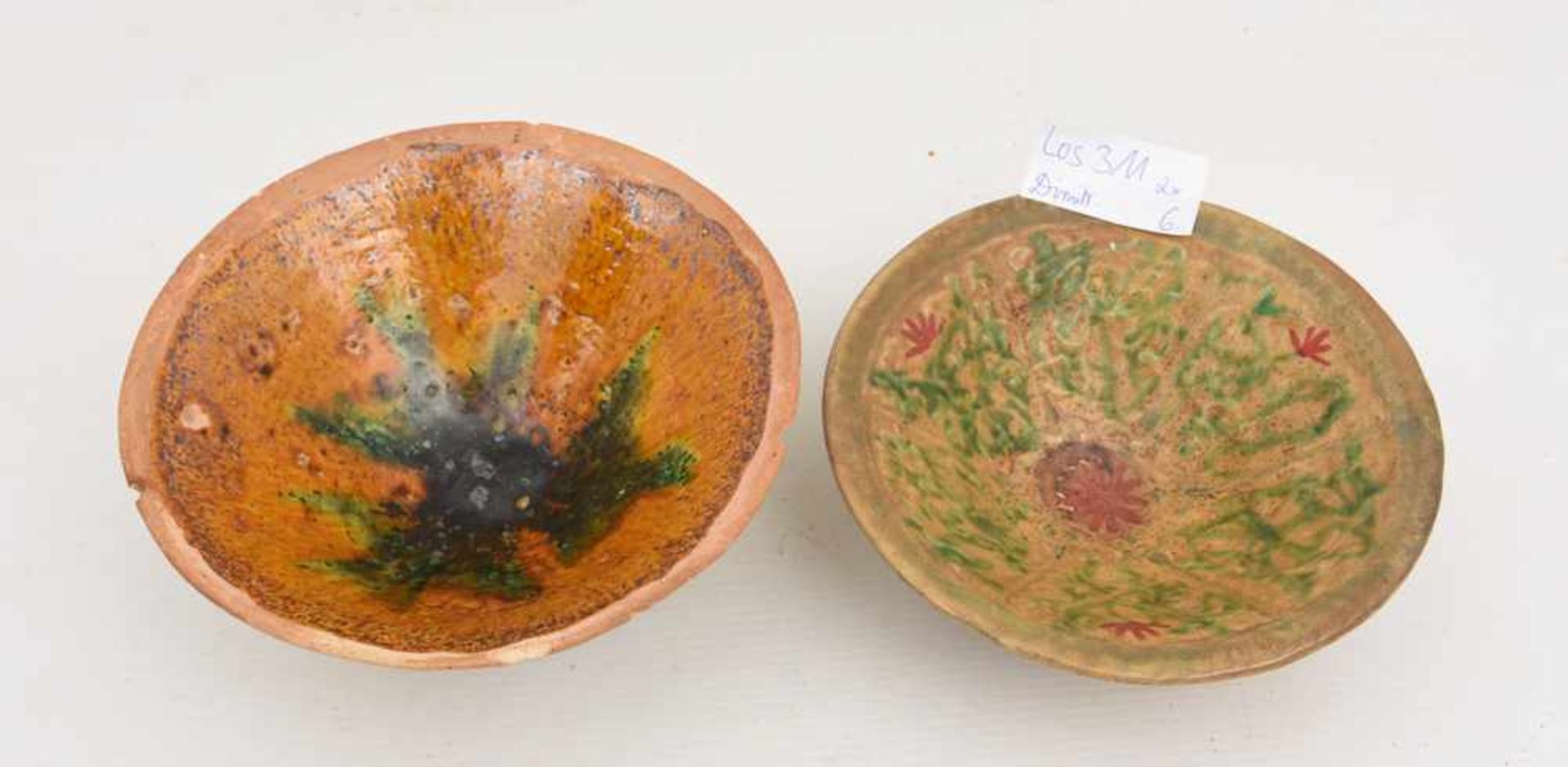 ZWEI TÖPFERSCHALEN, bemalte Glasierte Keramik, teils gemarkt, 19. Jahrhundert Zwei in einfacher