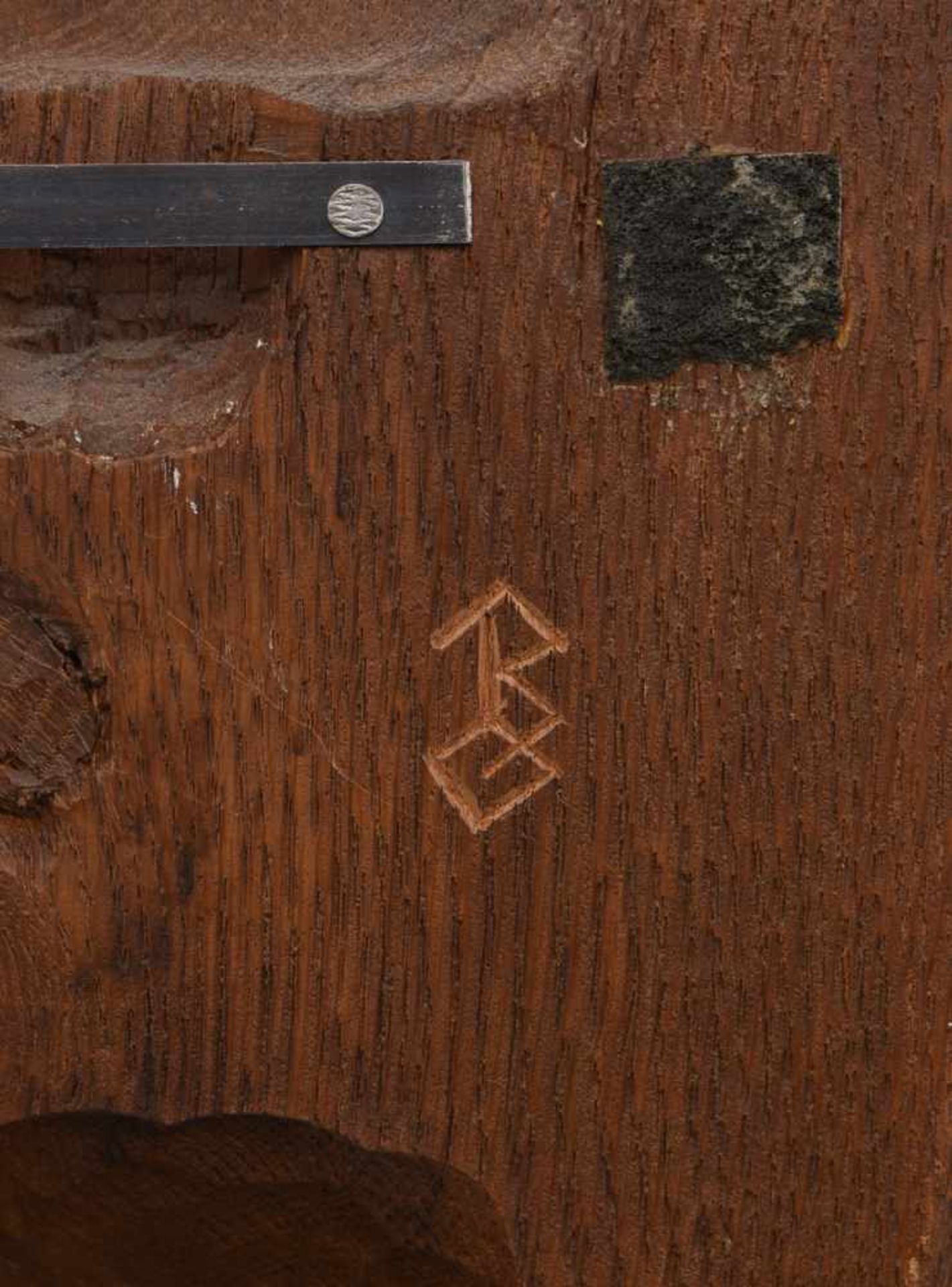 KONSOLFIGUR "MADONNA" beschnitztes Holz, monogrammiert, Deutschland 20. Jahrhundert Rückseitig - Bild 4 aus 4