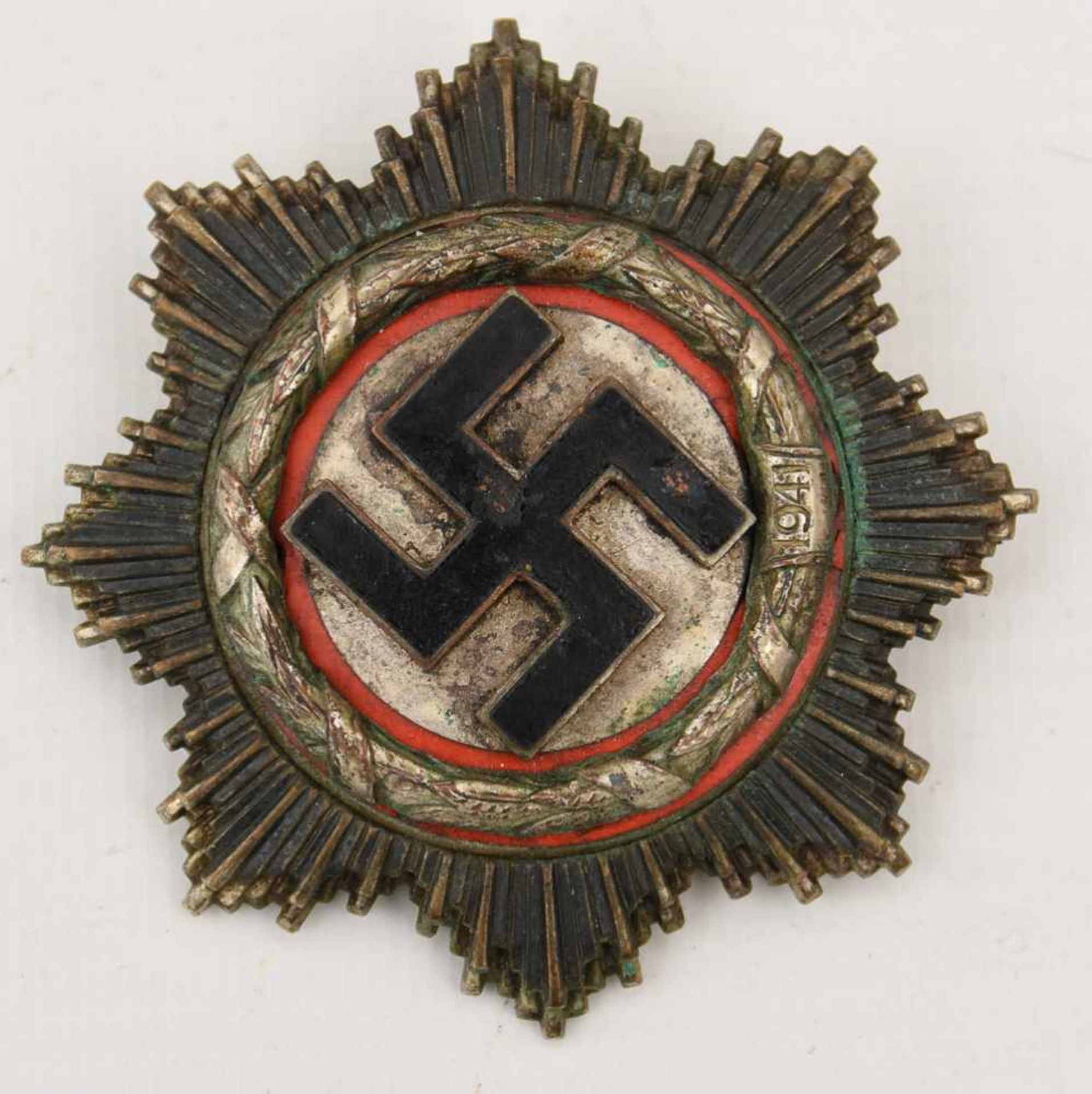 DEUTSCHES KREUZ, mehrteilig, versilbert/emailliert, wohl nach 1945 Mehrteiliges, versilbertes "