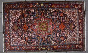 TEPPICH 8, Wolle, Orient 20. Jahrhundert Maße: 208 x 128 cm. Guter Erhaltungszustand.