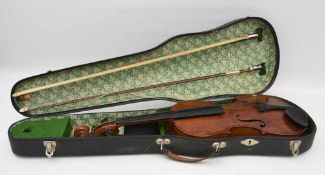 GEIGE 1, Holz/Rosshaar, Deutschland 1. Hälfte 20. Jahrhundert Geige im Kasten mit Bogen. Beschädigt.