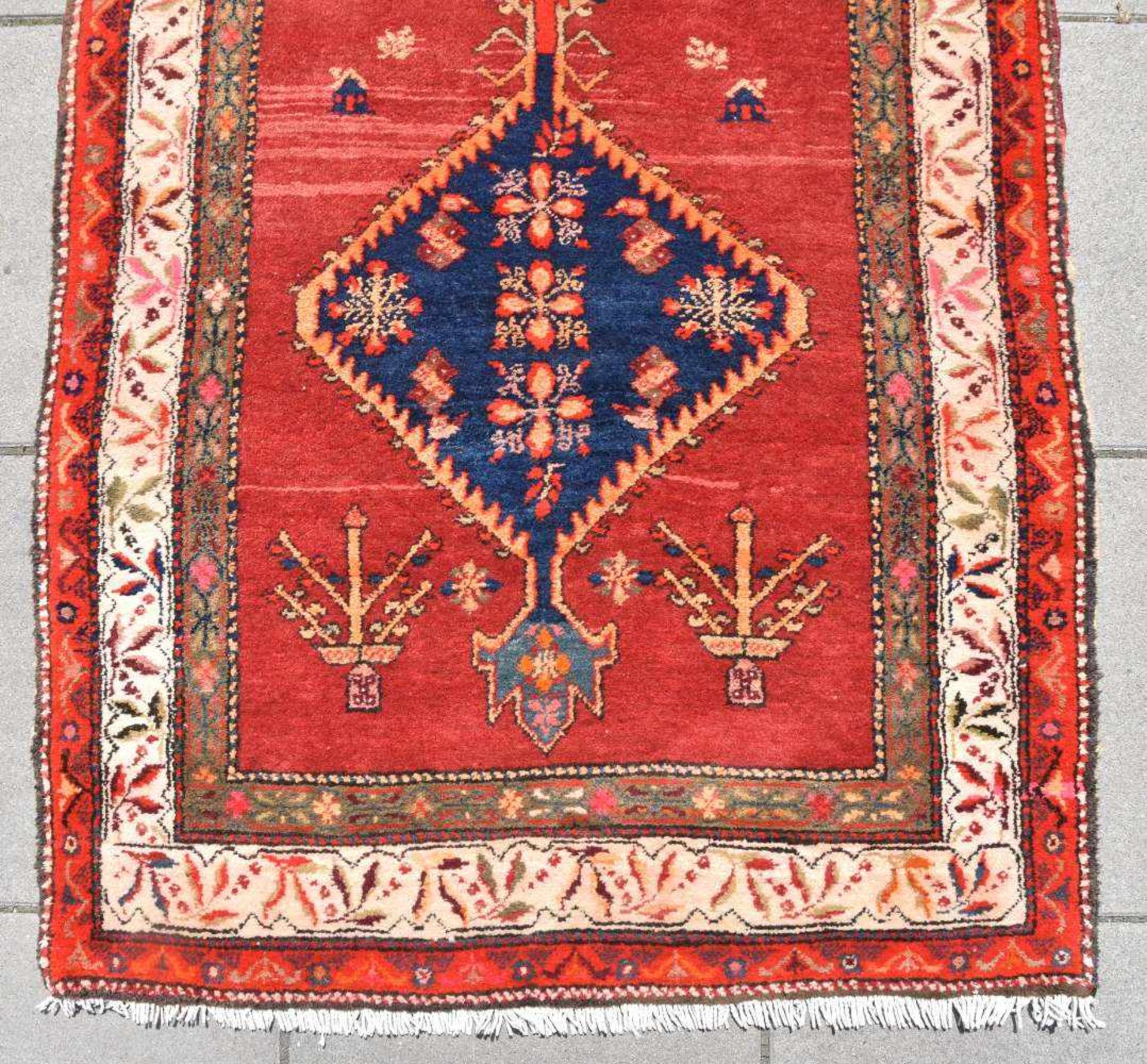 TEPPICH LÄUFER, Wolle, Iran 20. Jahrhundert Maße: 355 x 108 cm. Altersspuren. Gebrauchsspuren - Bild 2 aus 8