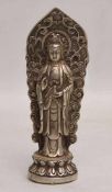 KWAN.JIN -STATUETTE, Nickel, gemarkt (Qianlong), um 1800 Göttin der Barmherzigkeit auf zweifach