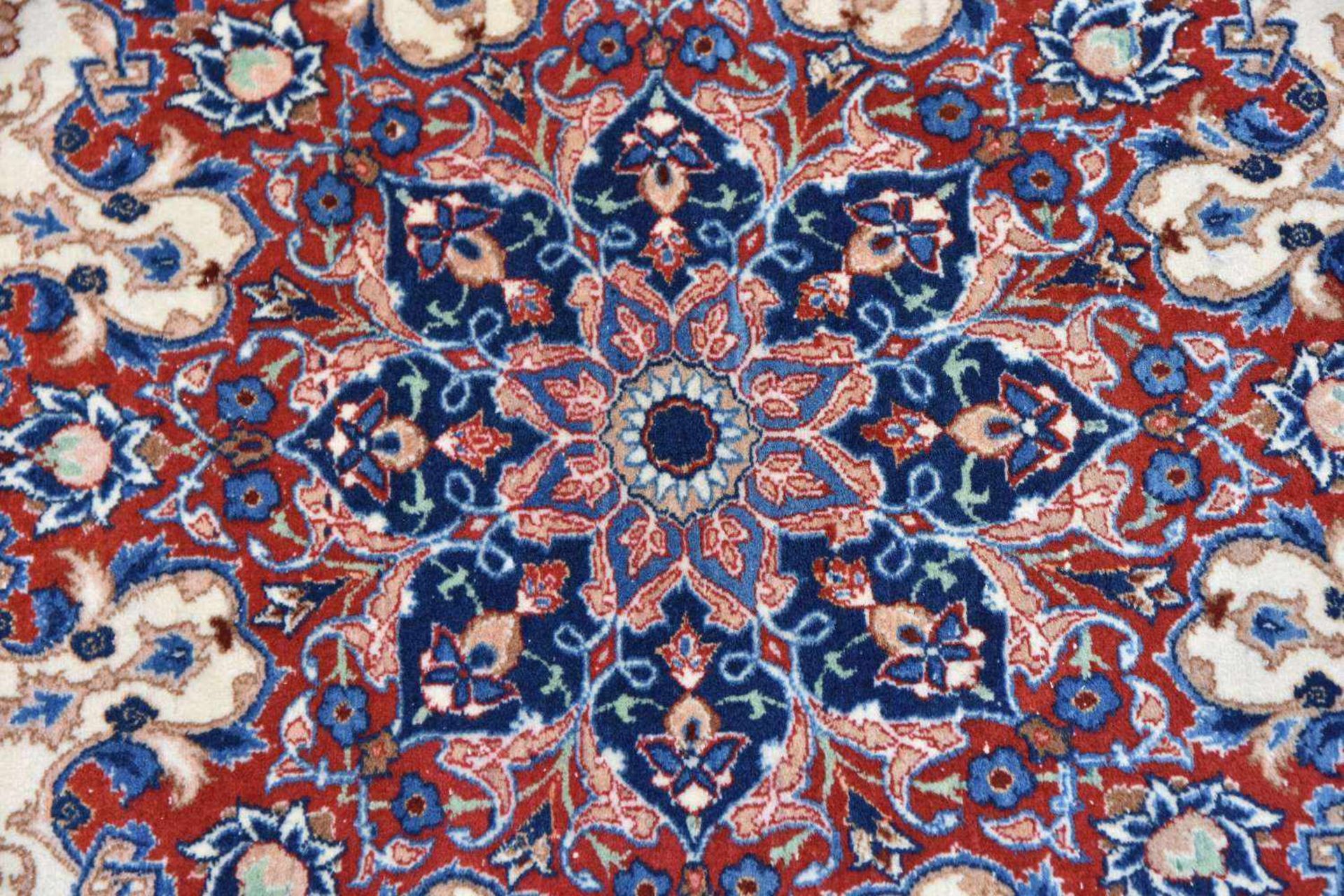 ISFAHAN, Dastur Sadegh Serafian, Seide, signiert, Zentraliran 20. Jahrhundert Maße: 228 x 148 cm. - Bild 8 aus 14