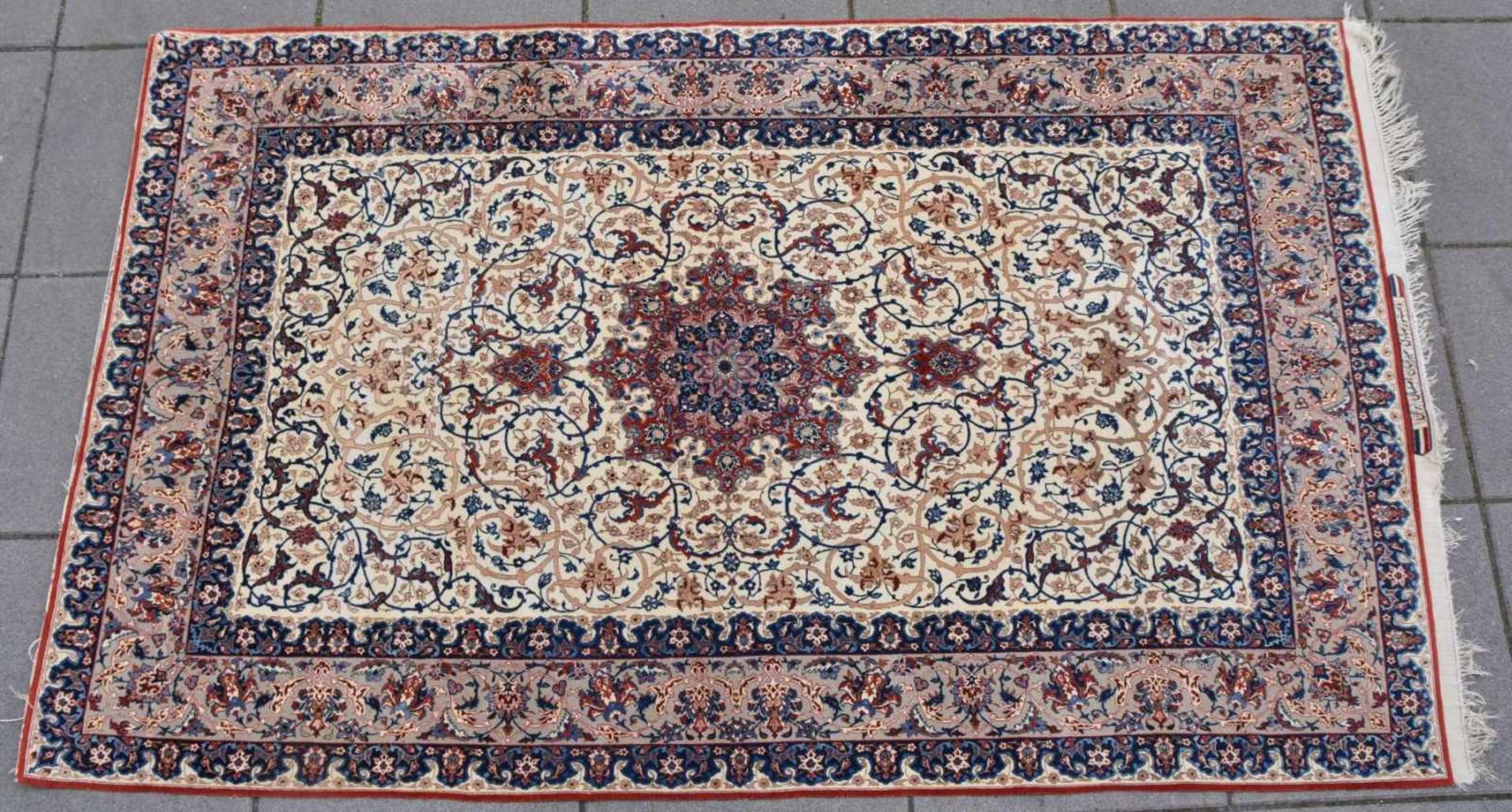 ISFAHAN, Dastur Sadegh Serafian, Seide, signiert, Zentraliran 20. Jahrhundert Maße: 228 x 148 cm.