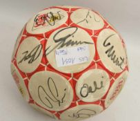 SIGNIERTER VFB BALL, bedrucktes und beschriebenes Leder, 1990er Diverse Unterschriften des VfB-