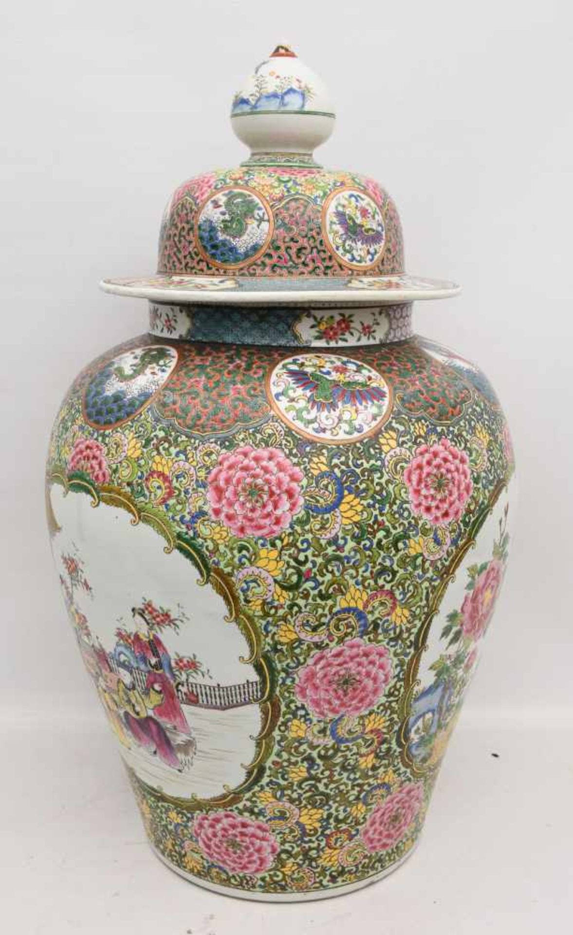 GROSSE DECKELVASE, bemaltes glasiertes Porzellan, China 19. Jahrhundert Vase mit reicher - Image 4 of 11
