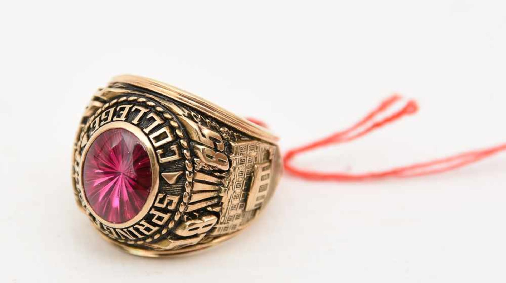 COLLEGE-RING, Rubin, GG, 10k gestempelt, ziseliert, USA 1976 10 Karat gelbgoldener Ring vom - Bild 5 aus 5