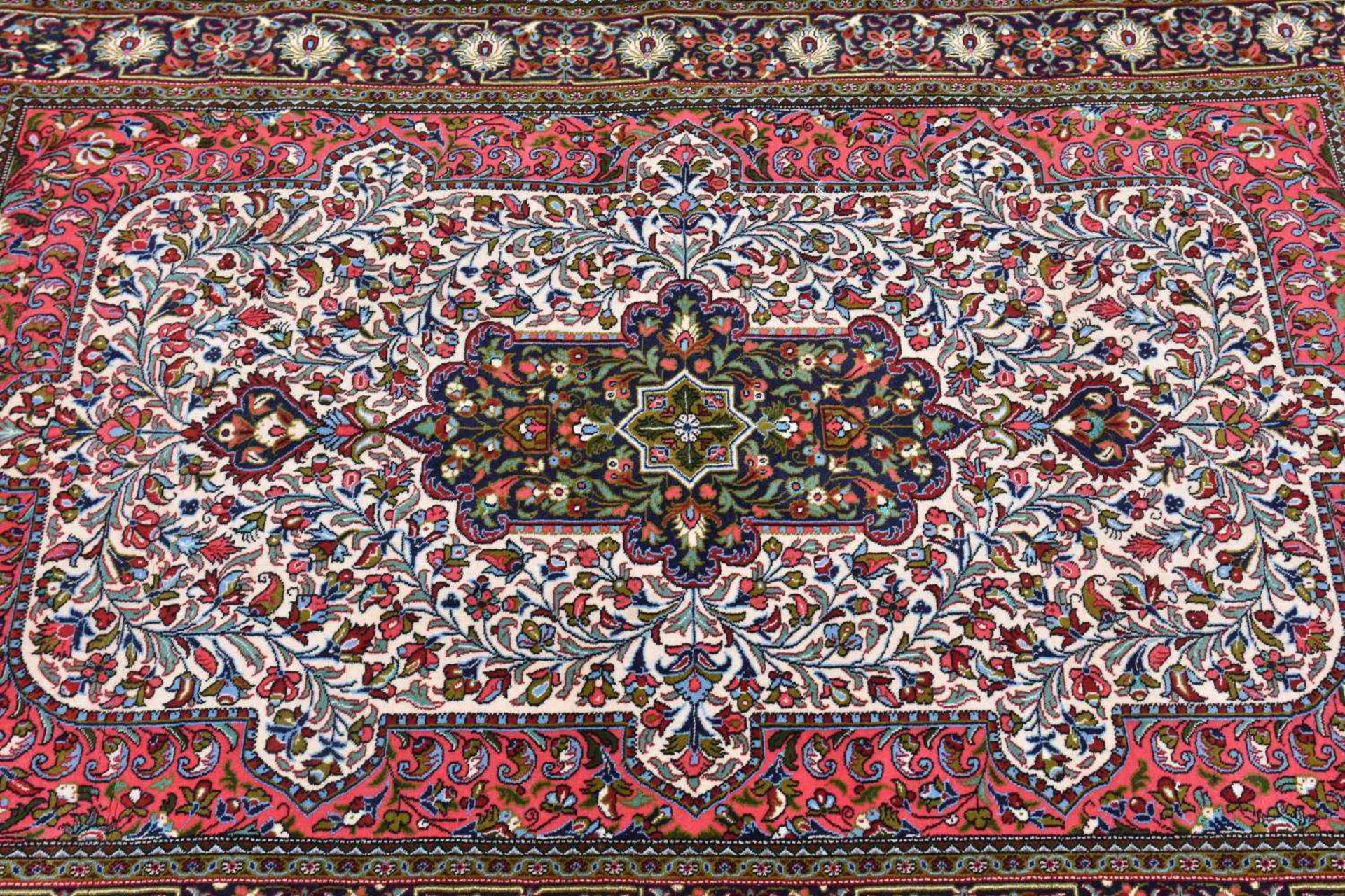 TEPPICH 5, Wolle, Orient 20. Jahrhundert Maße: 206 x 138 cm. Guter Erhaltungszustand. - Bild 2 aus 4