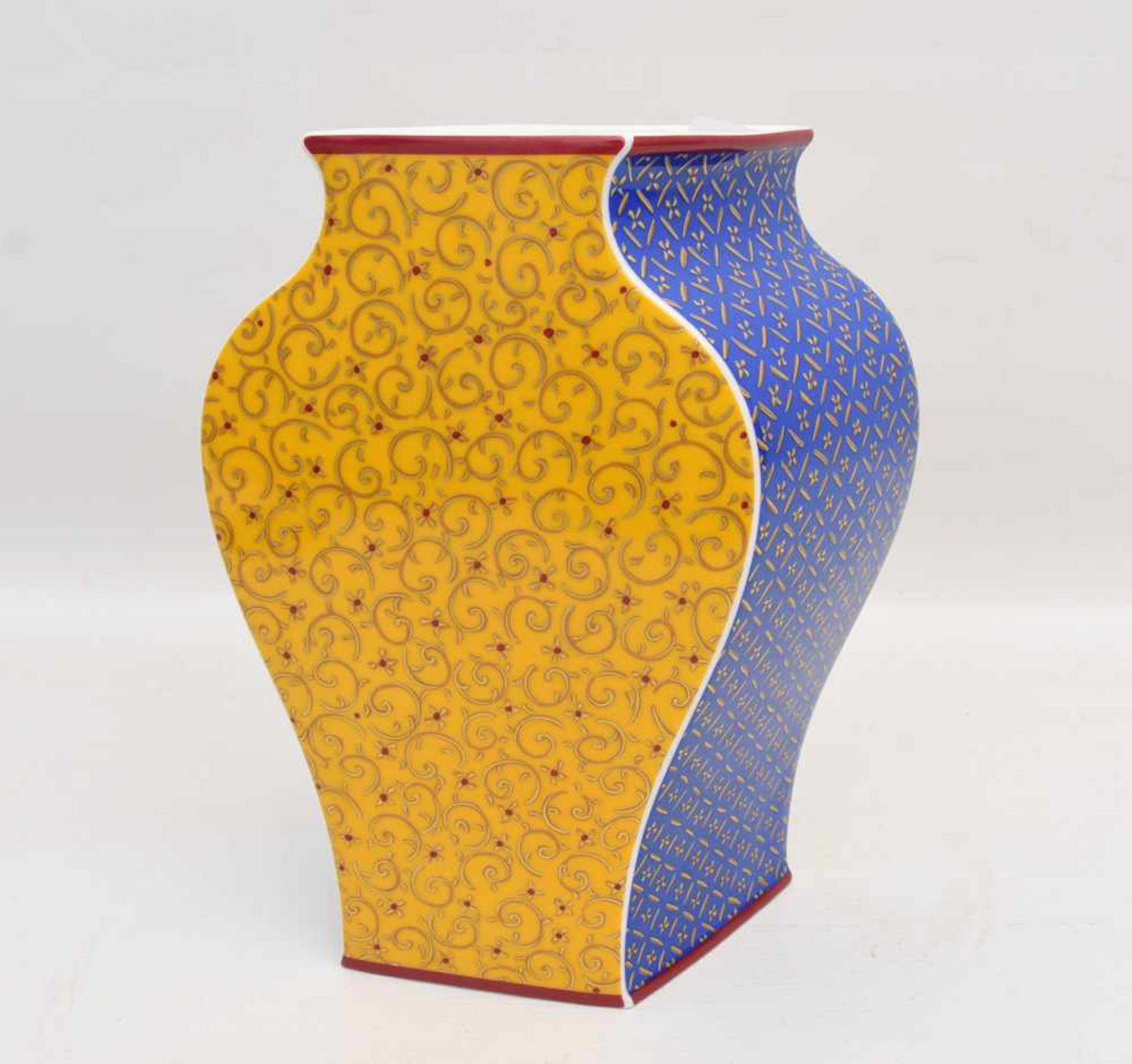 ROSENTHAL STUDIO LINE VASE "KUSUMAM", Designer Tadao Amano, bemalt/glasiert/goldstaffiert,