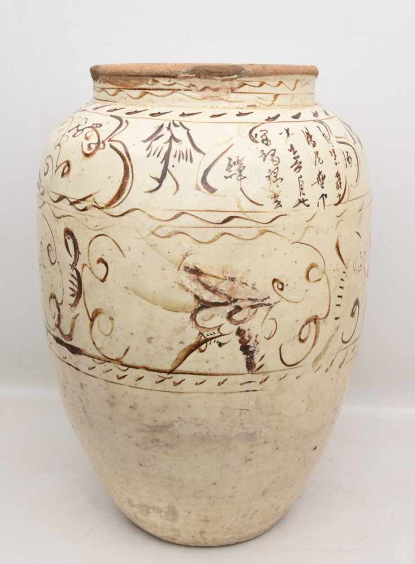 CHINESISCHE VASE, glasiert und bemalt, 18. Jh. Teilweise restauriert, leichte Altersspuren. h. 66 d.