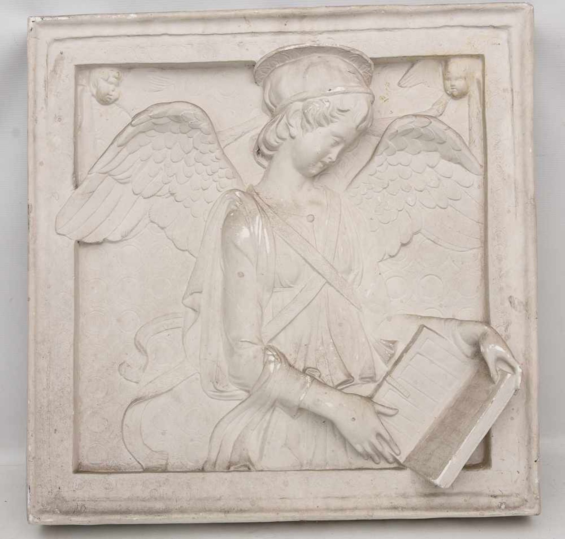 HOCHRELIEF, Matthäus der Evangelist, Gips, 20. Jh. Buch haltender Matthaus vor einem