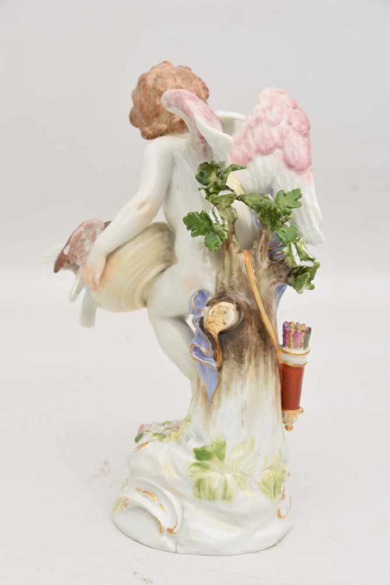 MEISSEN POEZELLAN- FIGUR, Amor, Tauben fütternd, um 1900. Paul Helmig 1898, Mod.nr.: R 122, auf - Image 5 of 11