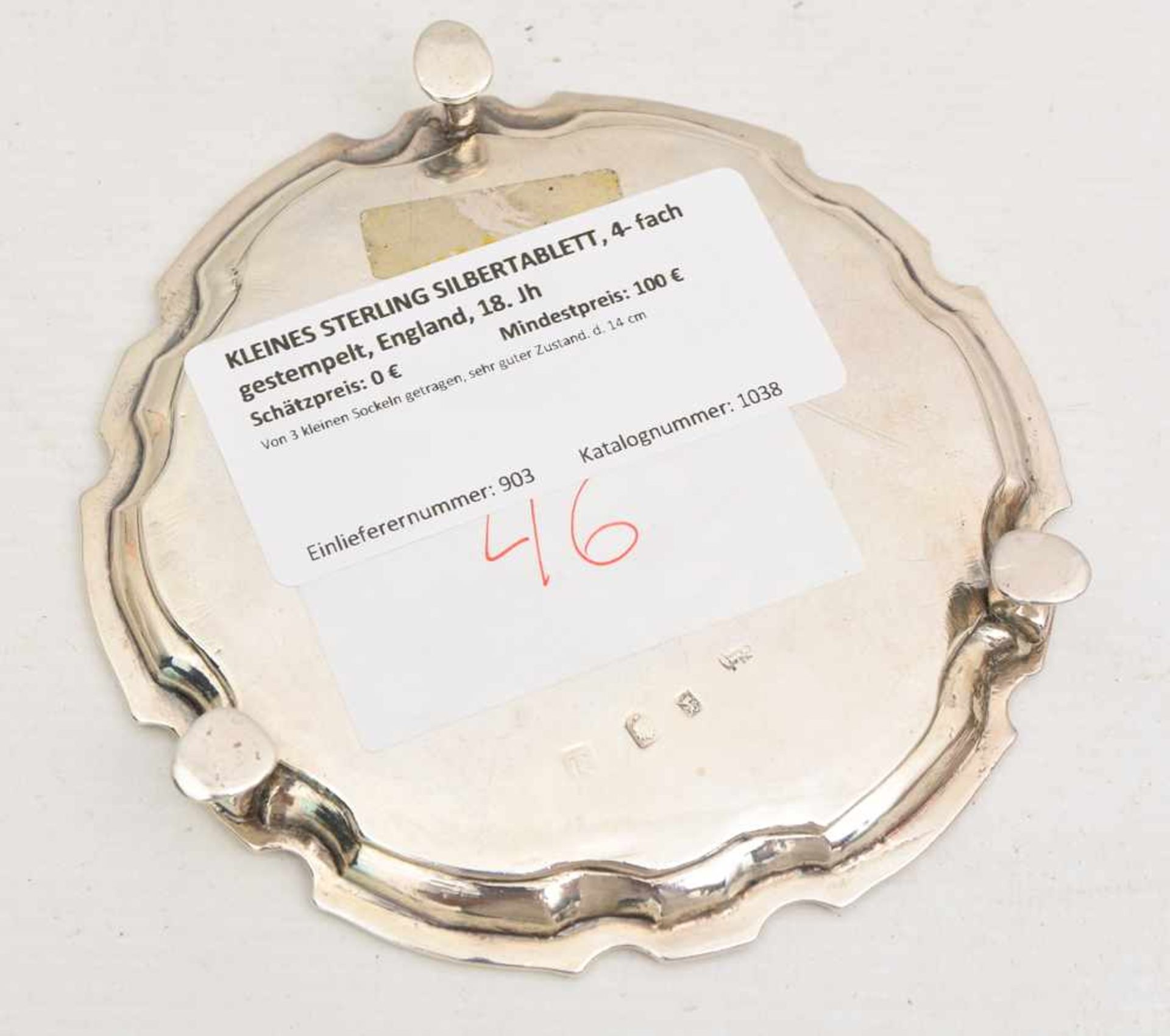 KLEINES STERLING SILBERTABLETT, 4- fach gestempelt, England, 18. Jh. 187g. Von 3 kleinen Sockeln - Bild 2 aus 5