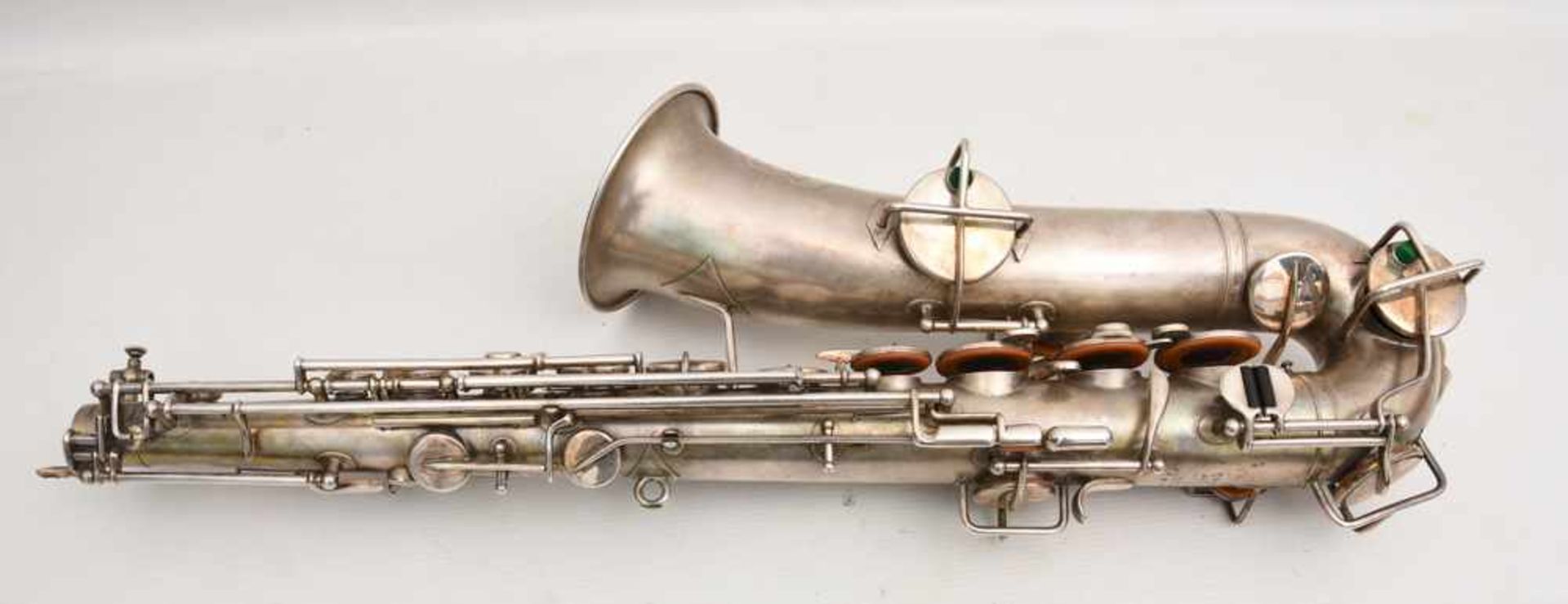 SAXOPHONE MIT KASTEN UND ZUBEHÖR, bez. "the buescher elkhart ind saxophone" nummeriert 163912. d. 12