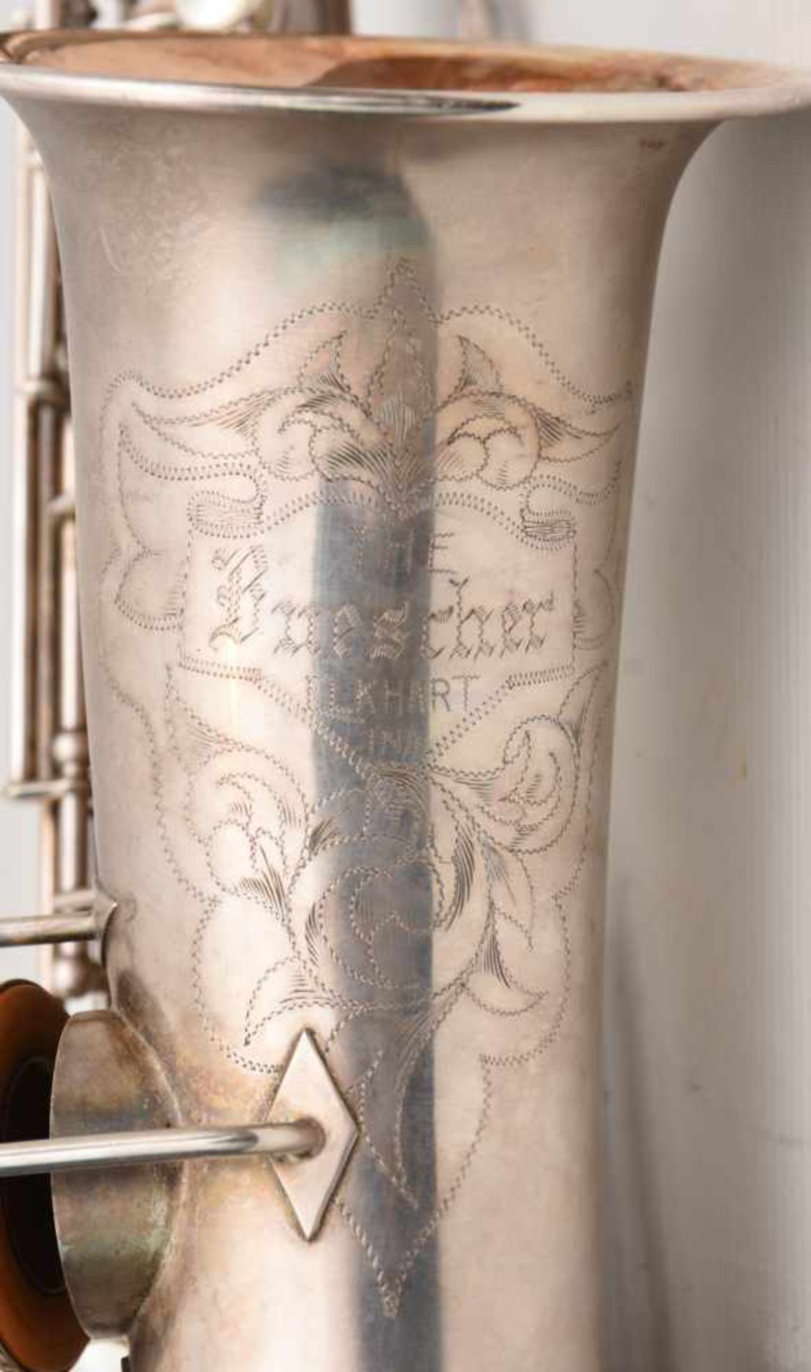 SAXOPHONE MIT KASTEN UND ZUBEHÖR, bez. "the buescher elkhart ind saxophone" nummeriert 163912. d. 12 - Bild 8 aus 9