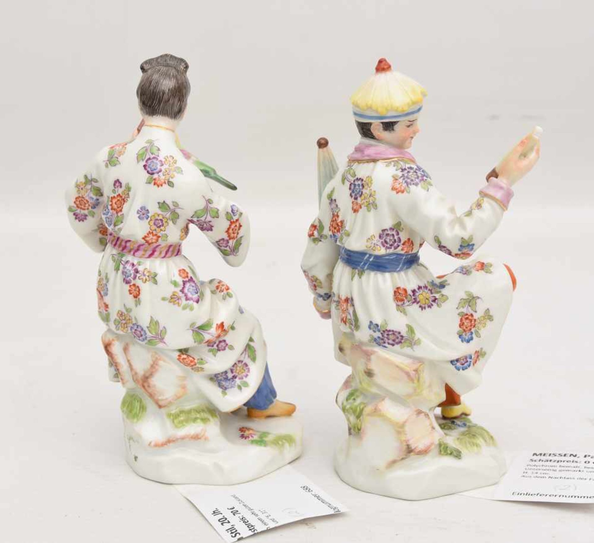 MEISSEN, Paar im Chinoisen Stil, 20. Jh. Polychrom bemalt, beide Figurne befinden sich in einem sehr - Image 4 of 5