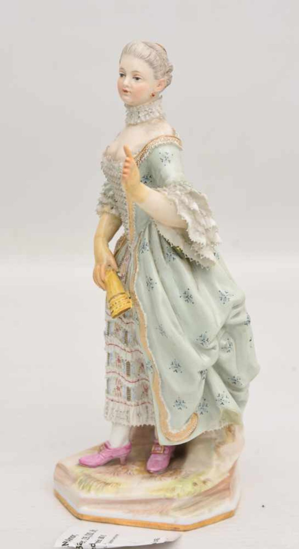 KONV. MEISSEN FIGURINEN, Amor, Hofdame, Musikant und Bauer. 19./20. Jh. Kleiner Abbruch am Ärmelsaum - Image 5 of 26