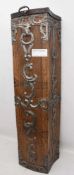 OPFERSTOCK AUS DEM 18. JH, Restauriert und in gutem Zustand, Schlüssel liegt bei. 106,5 x 30 cm.