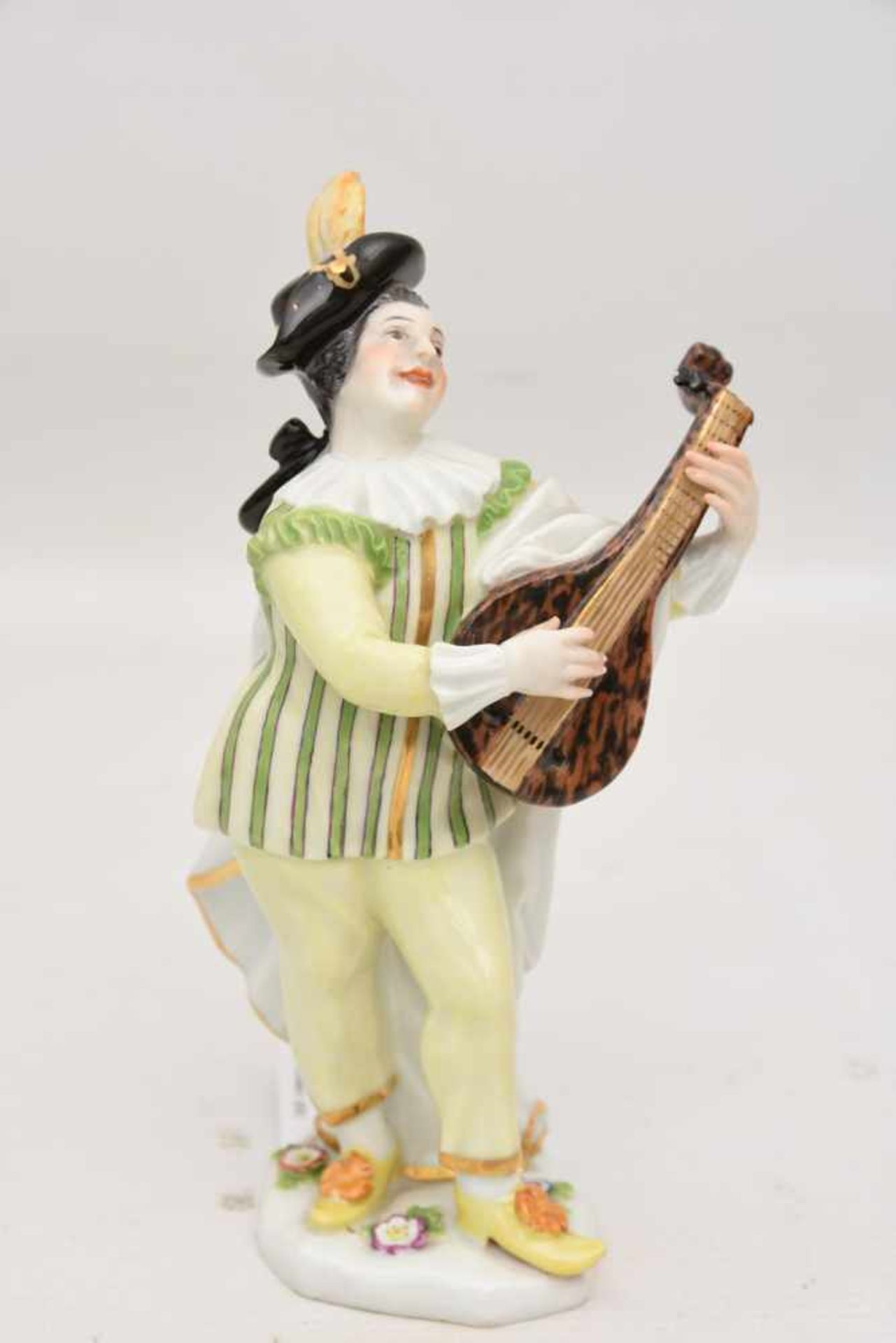 KONV. MEISSEN FIGURINEN, Amor, Hofdame, Musikant und Bauer. 19./20. Jh. Kleiner Abbruch am Ärmelsaum - Image 2 of 26