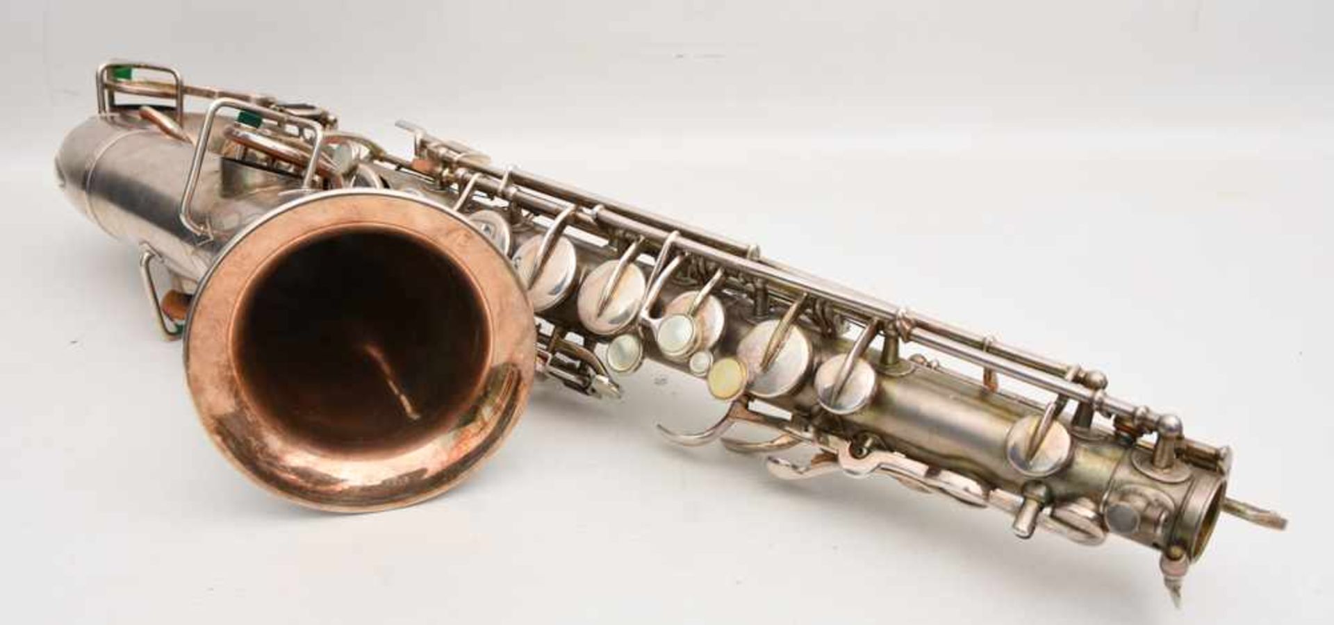 SAXOPHONE MIT KASTEN UND ZUBEHÖR, bez. "the buescher elkhart ind saxophone" nummeriert 163912. d. 12 - Bild 9 aus 9