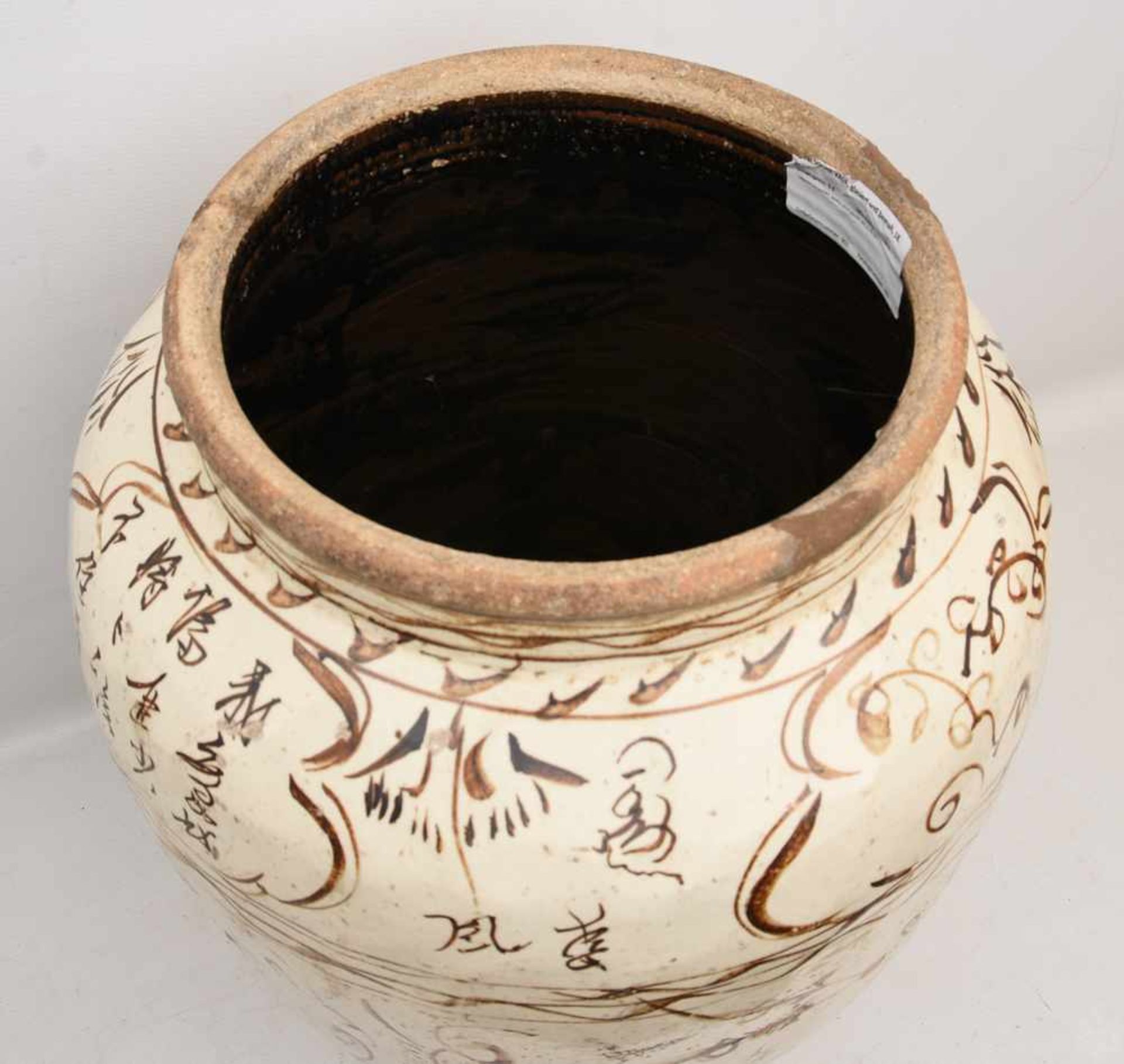 CHINESISCHE VASE, glasiert und bemalt, 18. Jh. Teilweise restauriert, leichte Altersspuren. h. 66 d. - Bild 8 aus 9