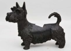 SCHNAUZER, Bronzefigur, 1. Hälfte 20. Jahrhundert Figur eines Hundes der Rasse Schnauzer, Höhe: 14