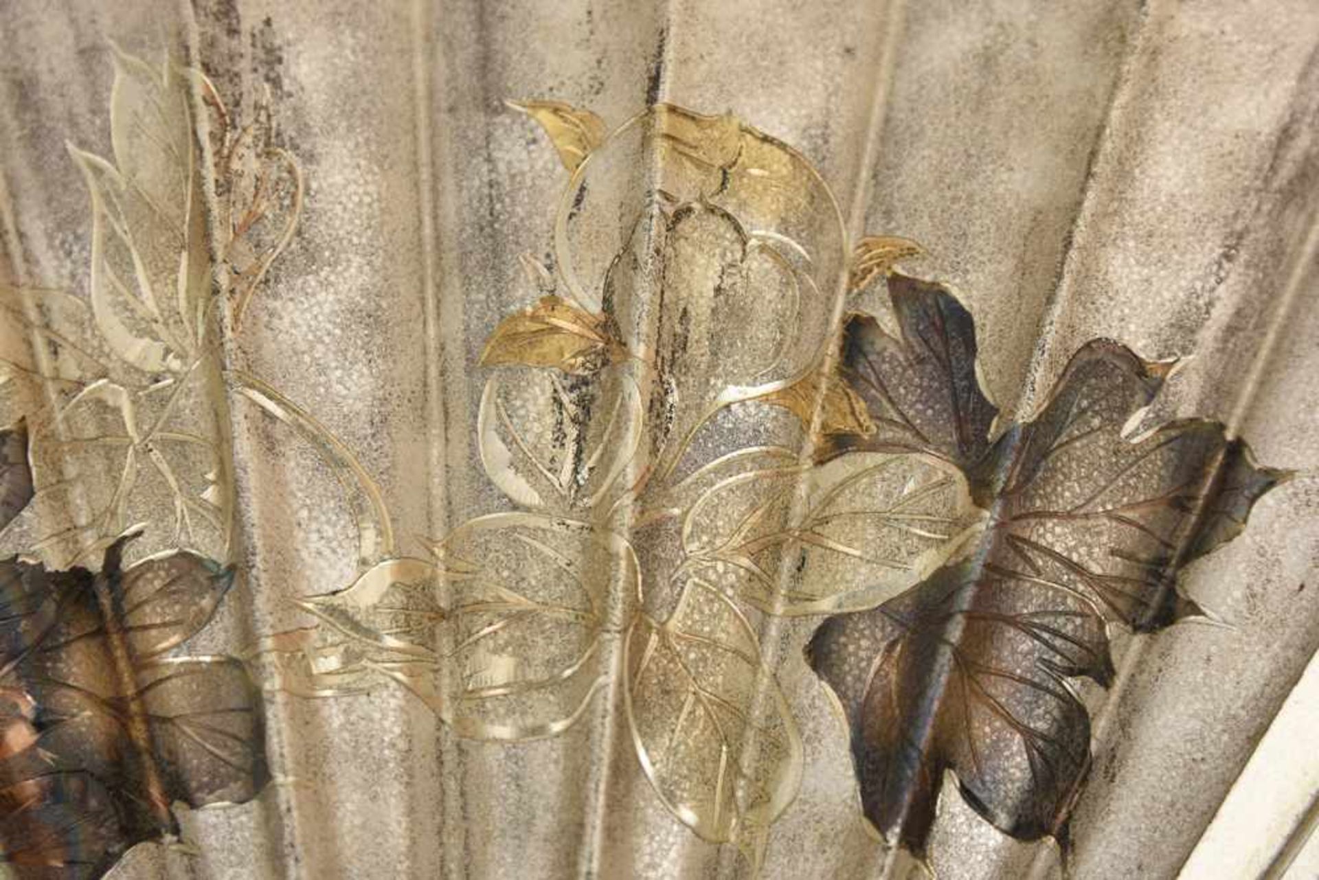 SILBERFÄCHER, Silber ca. 215 gramm, Japan, 20. Jh.Silberfächer mit Blumen verziert, rückseitig - Image 2 of 5
