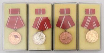 4 DDR ORDEN, Gold,Silber,Kupfer, 20. Jhd. Deutschland (14)4 DDR Orden vergoldet, Silber und Kupfer.