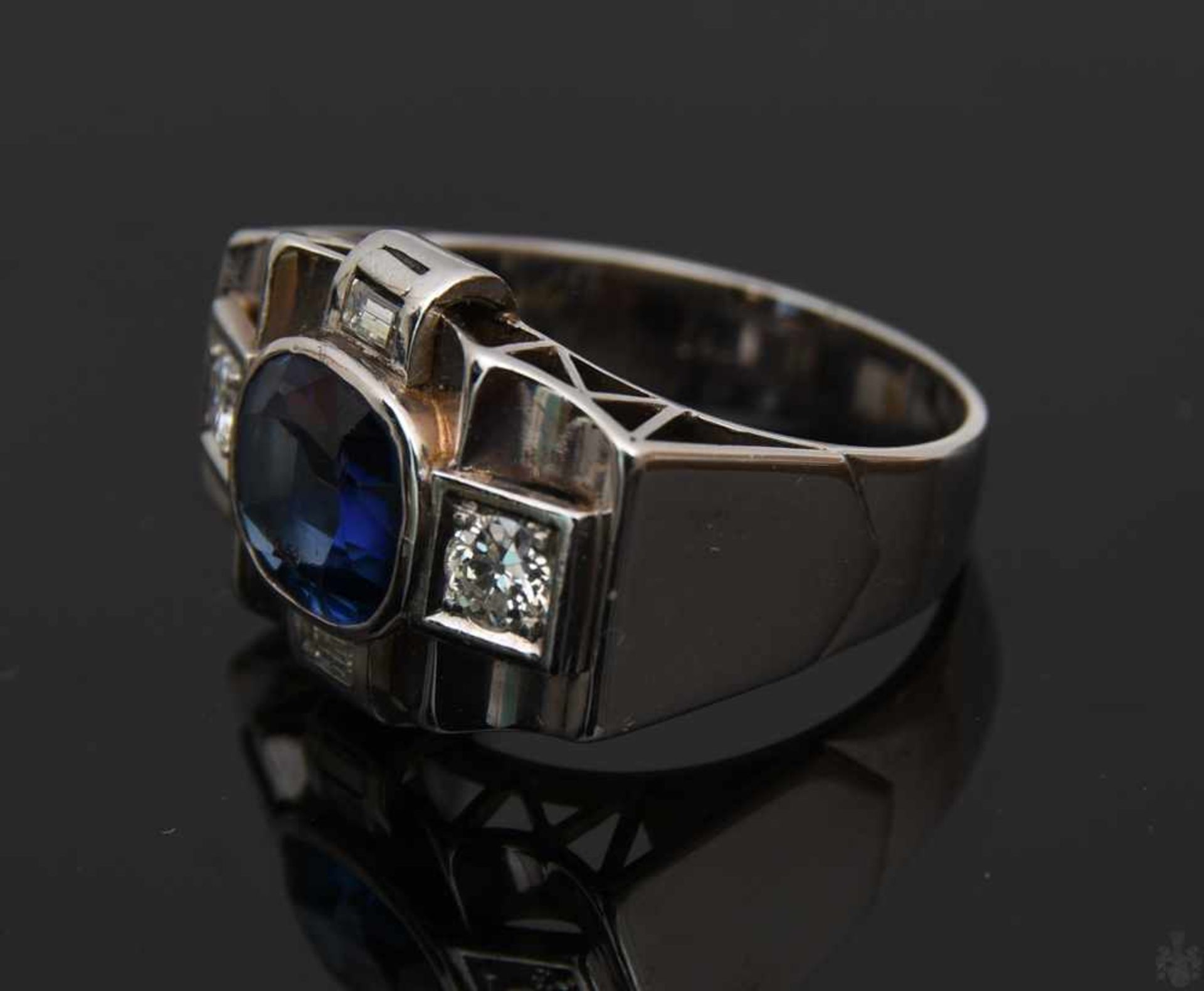 ART DECO RING, mit Blauem Saphir.Ring mit Saphir und Diamanten, GG/WG 750/000 Saphir ca. 2 ct. 2 - Bild 7 aus 10