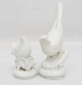 MEISSEN, Zwei Vogelfiguren, Deutschland, 1995/1991.Formnummer: 77318, der kleinere Vogel ist mit