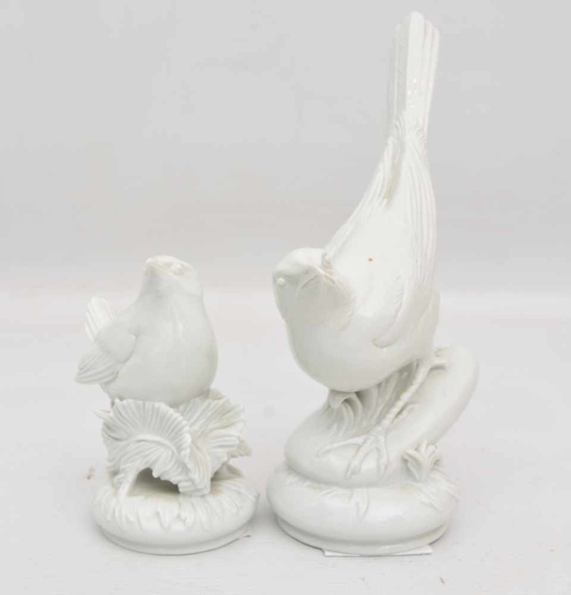 MEISSEN, Zwei Vogelfiguren, Deutschland, 1995/1991.Formnummer: 77318, der kleinere Vogel ist mit