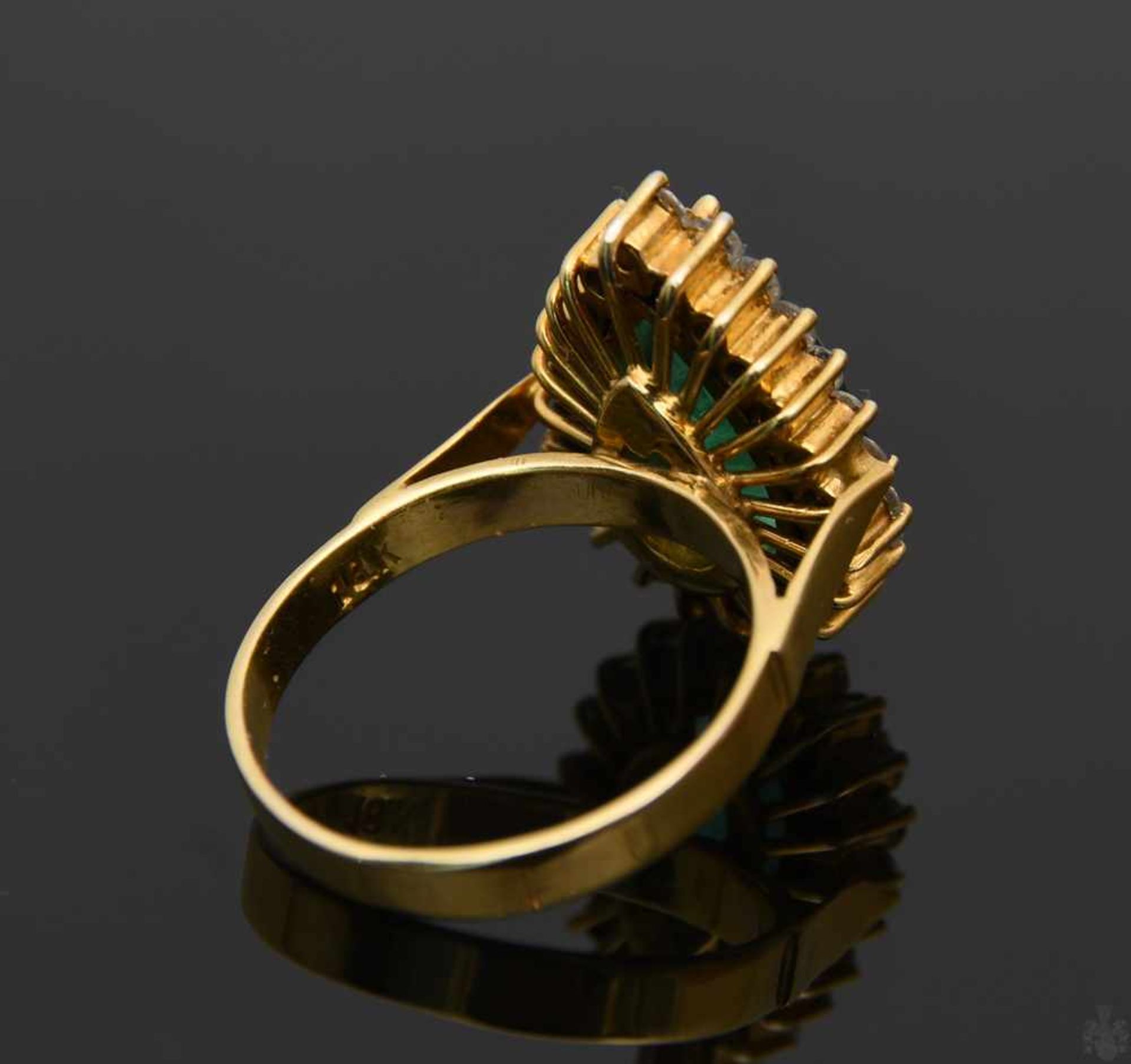 SMARAGDRING, 4 Karat, 750er GelbgoldSmaragdring im Tropfenschliff mit 4 CT, 18 Karat Gold. - Image 6 of 7