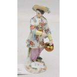 MEISSEN FIGURINE, Chinoise Dame mit Früchtekorb, Deutschland, 1987.Auf floral bemaltem Sockel