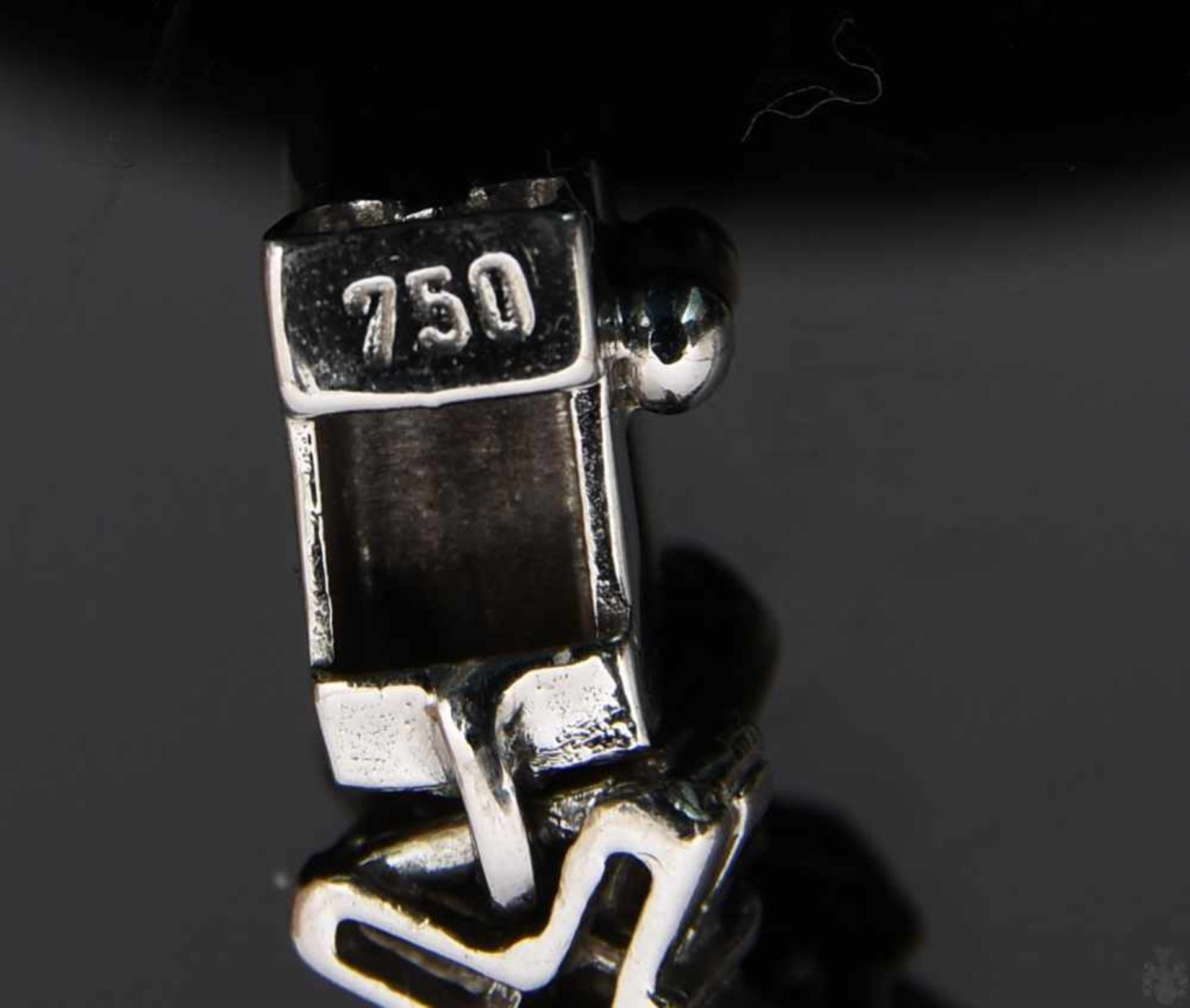 ARMBAND MIT SAPHIREN UND BRILLIANTEN, Weißgold 750Armband mit Saphiren und Diamanten, WG 750/000. - Image 5 of 6