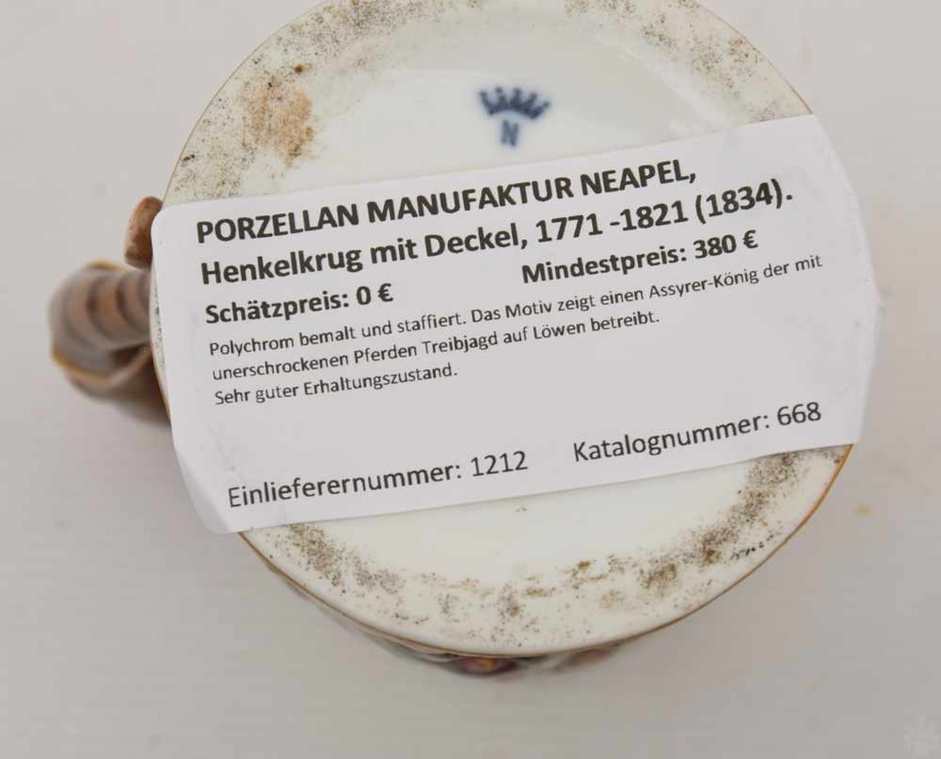PORZELLAN MANUFAKTUR NEAPEL, Henkelkrug mit Deckel, 1771 -1821 (1834).Polychrom bemalt und - Bild 7 aus 7