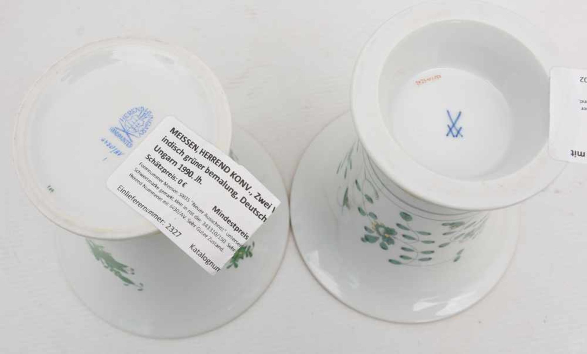 MEISSEN, HERREND KONV., Zwei Vasen mit indisch grüner bemalung, Deutschland/ Ungarn 1990. Jh. - Image 5 of 5