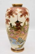 JAPANISCHE VASE IM SATSUMA STIL, Japan, wohl 19./20. JhSeht gut erhaltene Vase mit Landschaftsdekor.