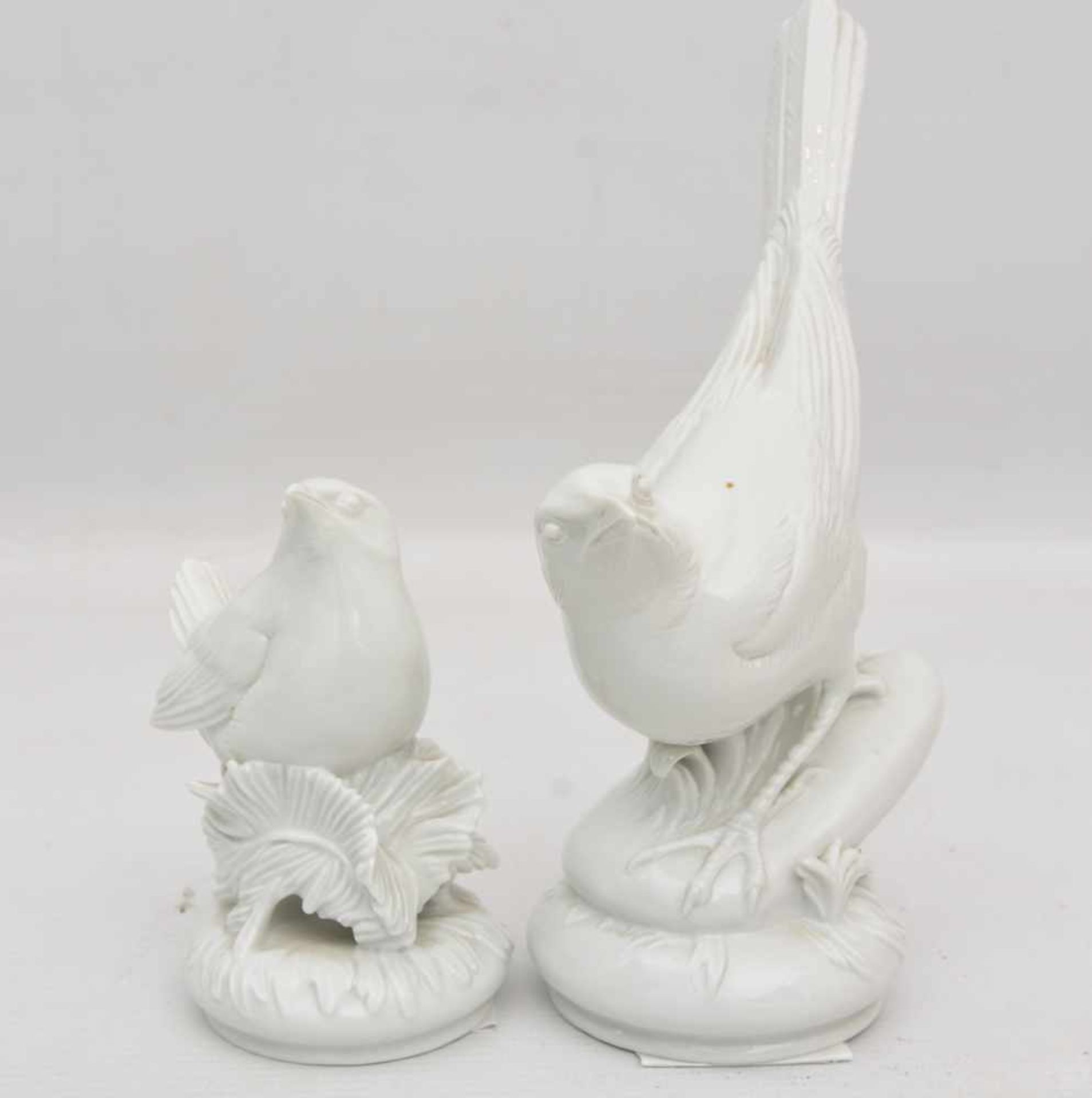 MEISSEN, Zwei Vogelfiguren, Deutschland, 1995/1991.Formnummer: 77318, der kleinere Vogel ist mit - Image 2 of 10