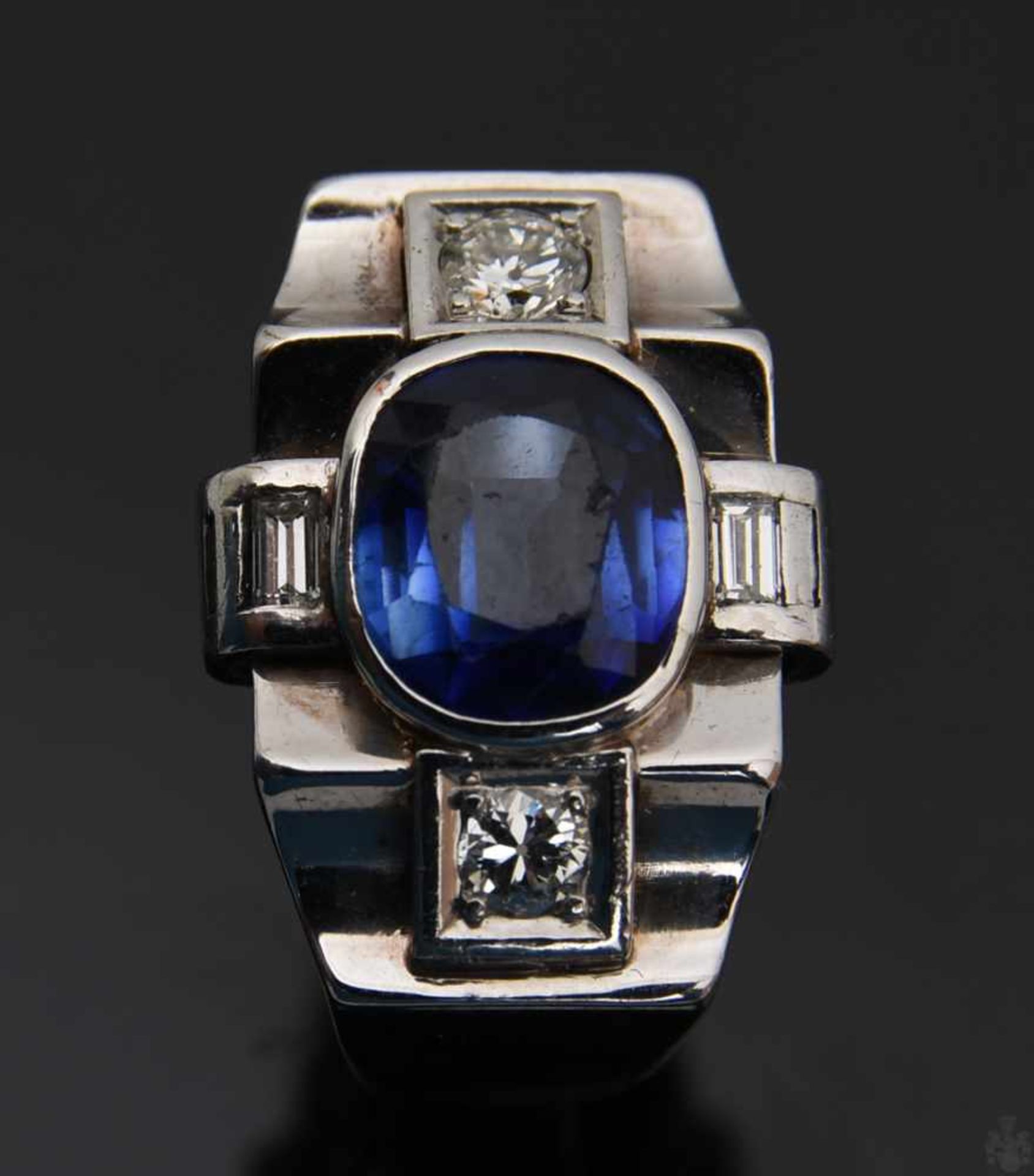ART DECO RING, mit Blauem Saphir.Ring mit Saphir und Diamanten, GG/WG 750/000 Saphir ca. 2 ct. 2 - Bild 2 aus 10