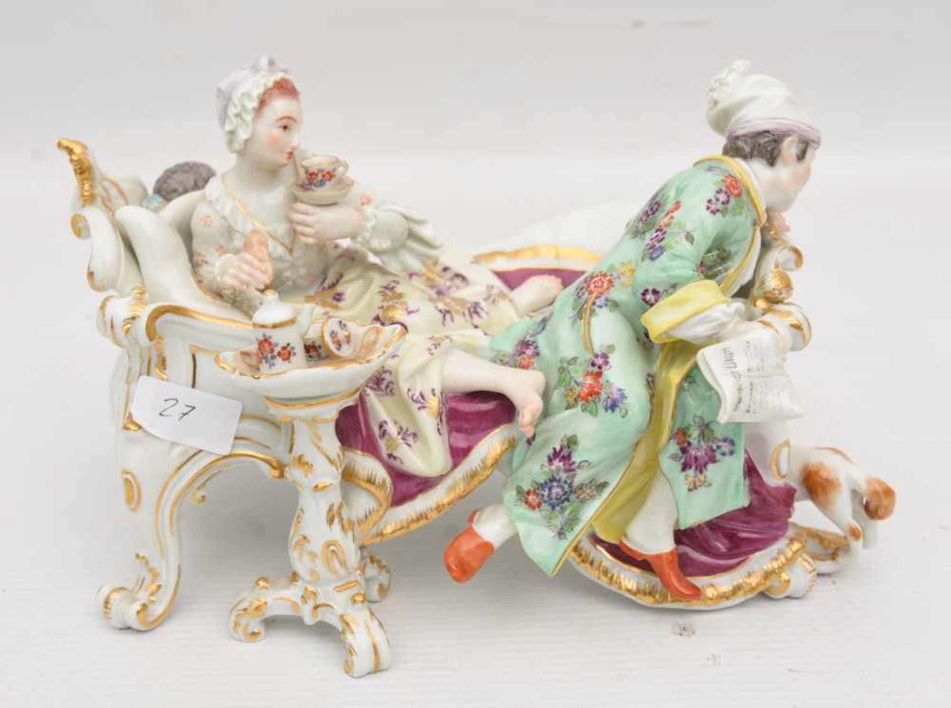 MEISSEN FIGURINE, Morgen auf dem Canapé, Deutschland.Gold und Farbig Staffierte Plastik, keine