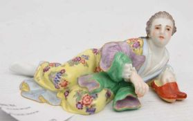 MEISSEN FIGURINE, Die Liegende, Deutschland, 1988.Liegende Dame im Morgenrock, Polychrom bemalt