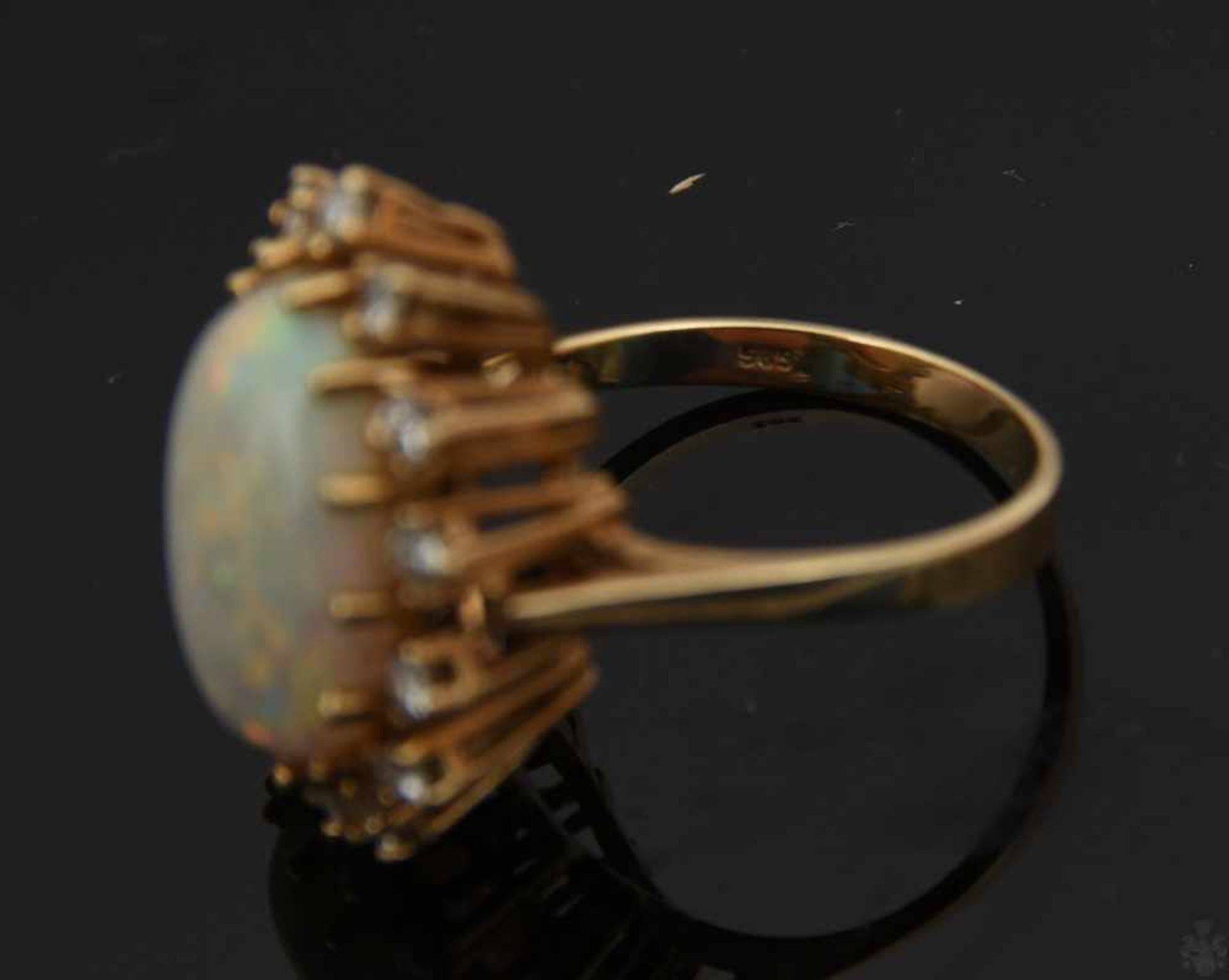 HALSKETTE MIT ANHÄNGER UND RING , mit Opalen und Brillianten.Oval geschliffene Opale mit umlaufenden - Image 5 of 9