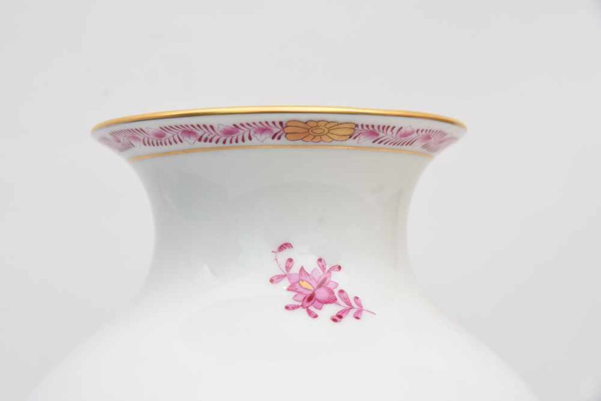 KONV. AUS DECKELDOSE UND VASE, Deutschland/Ungarn 20. Jh.Deckeldose von Meissen, Gold und Rosa - Image 6 of 13