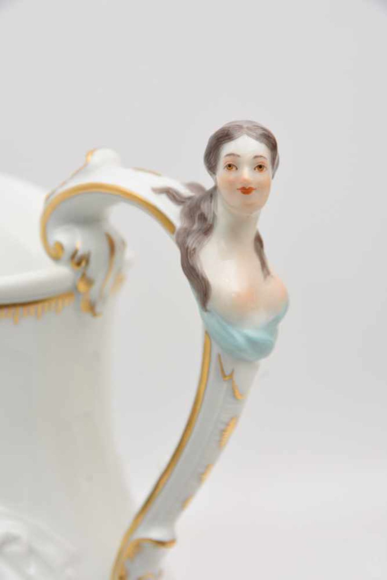 MEISSEN, Weinkrug im Schwanendesign, Deutschland, 2006.Am Sockel und oberen Rand gold staffiert , - Image 4 of 8