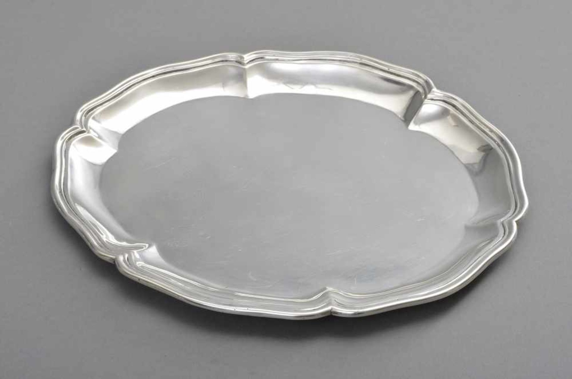 Kleines ovales Tablett mit geschweiftem Rand, Ferd C. Henzler, Hanau, Silber 800, 180g, 22x18cm