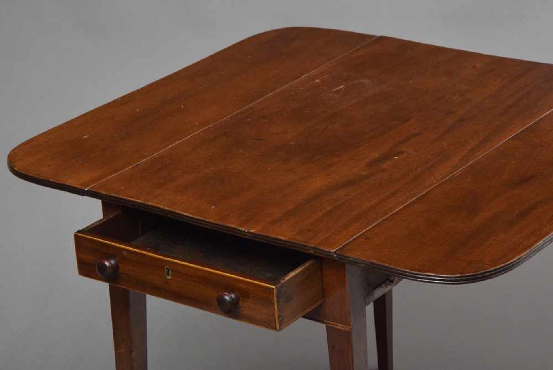 Englisches Mahagoni Pembroke Tischchen mit seitlichen Klappen, 64x74x43/83cm - Bild 3 aus 3