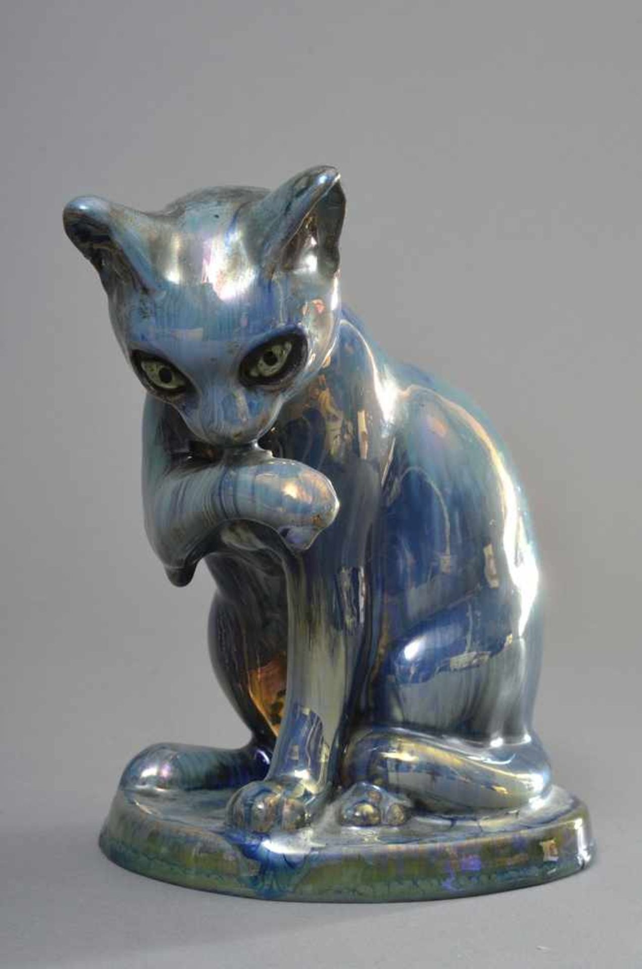 Keramik Figur "Sitzende Katze", blaue Lüsterglasur mit Glasaugen, Herst.: "Gres de Rambervillers",