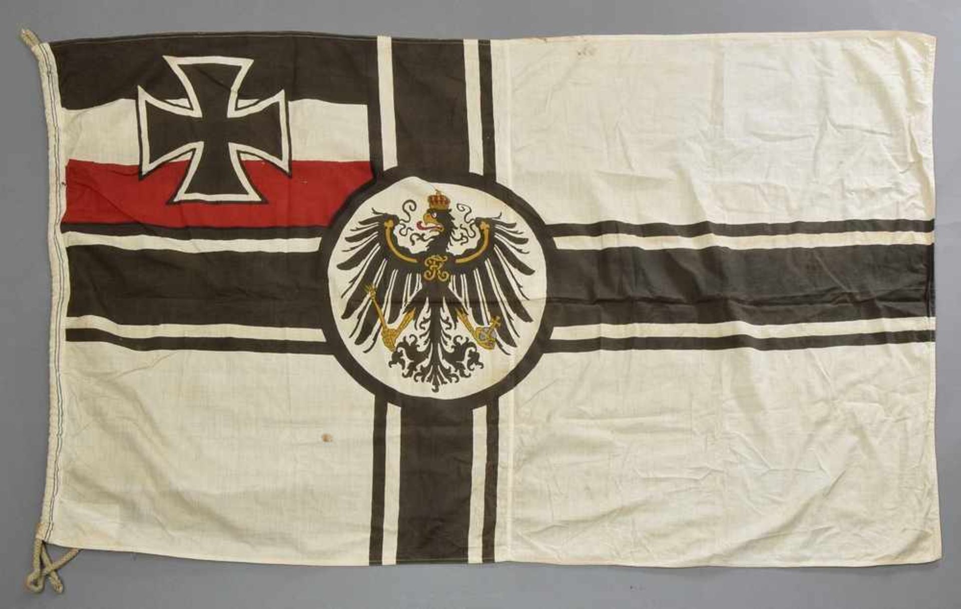 Reichskriegsflagge in den Farben Schwarz, Rot, Weiß, Deutsches Kaiserreich, 83x155cm, partiell